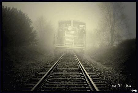 Поезд призрак путешествует во времени через кротовые норы. Думаю, поезд призрак попав в кротовую нору, переносится во времени и пространстве